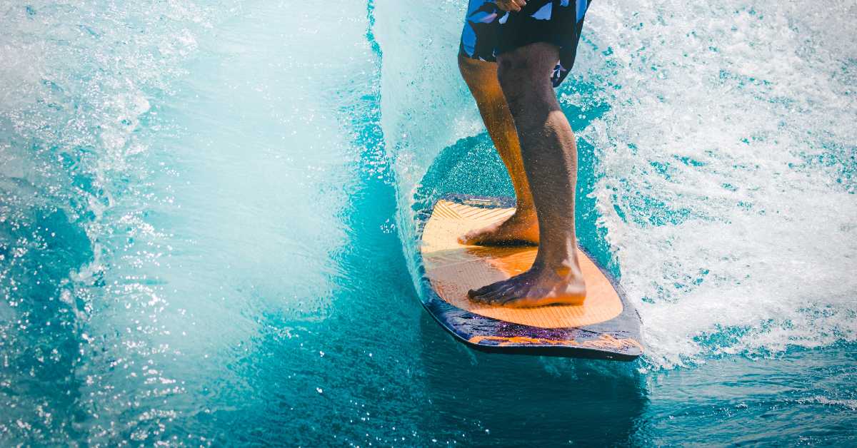 5 activités sportives à faire pendant vos vacances à Ibiza - sports aquatiques - surf
