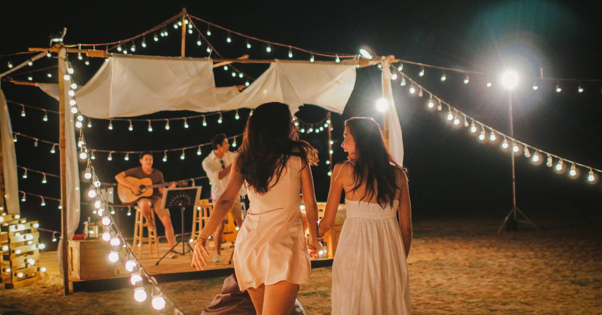 Les 7 meilleures activités pour des vacances entre filles à Ibiza - fiesta